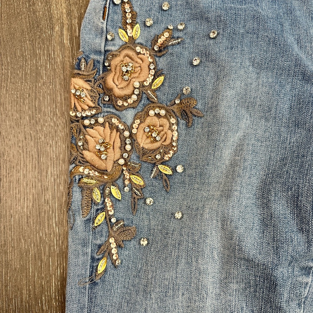 Joseph Ribkoff Floral Embroidered Rhinestone Jeans Sz 4 - Picture 3 of 8